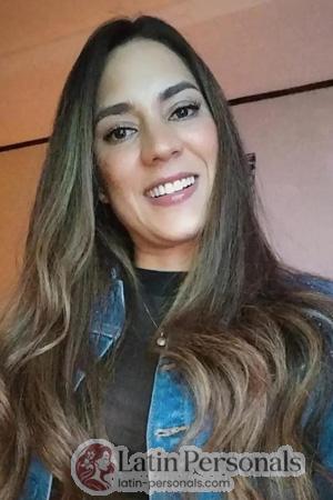 223221 - Maria Fernanda Age: 30 - Costa Rica