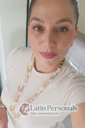 225118 - Evelyn Age: 39 - Costa Rica